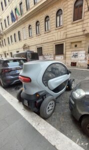 Parkování v Římě, Itálie - Trend malých vozů